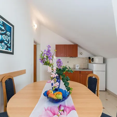 Partelj 9 By Interhome Vir