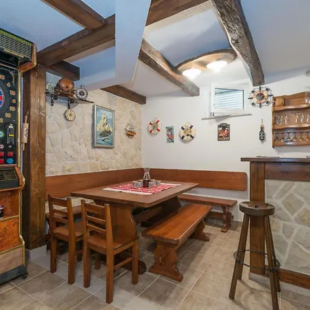 Partelj 9 By Interhome Vir